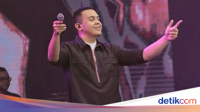 Di Konser 'Monokrom', Tulus Bawakan Lagu Khas Sumatera 