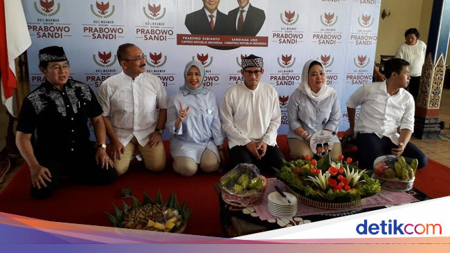 Sandiaga Resmikan Posko Pemenangannya di Rumah Keluarga 
