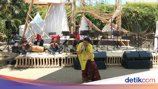 Panggung Bambu Yang Tak Pernah Sepi Di Indonesia Pavilion