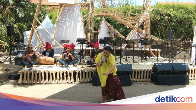 Panggung Bambu yang Tak Pernah Sepi di Indonesia Pavilion Panggung Bambu yang Tak Pernah Sepi di Indonesia Pavilion