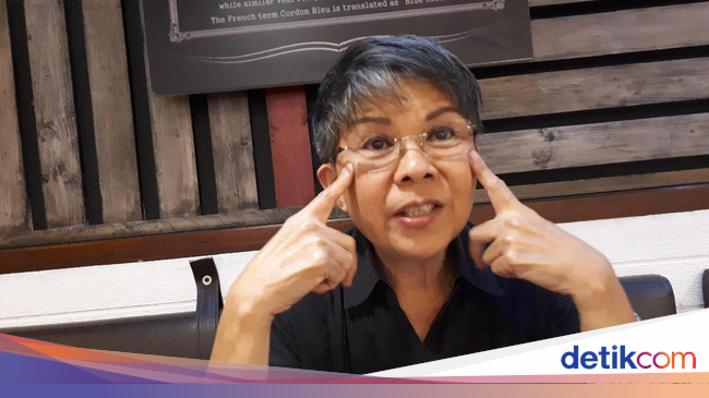 Dulu Penyanyi, Ini Awal Pinky Warouw Jadi Penerjemah Dulu Penyanyi, Ini Awal Pinky Warouw Jadi Penerjemah