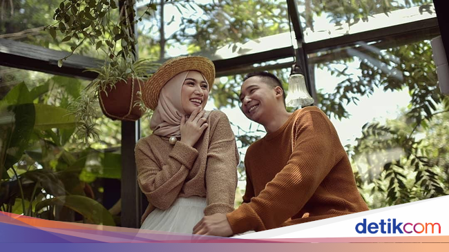 Gaya Hijab Melody Eks JKT 48 Saat Foto Prewed Makin Cantik 