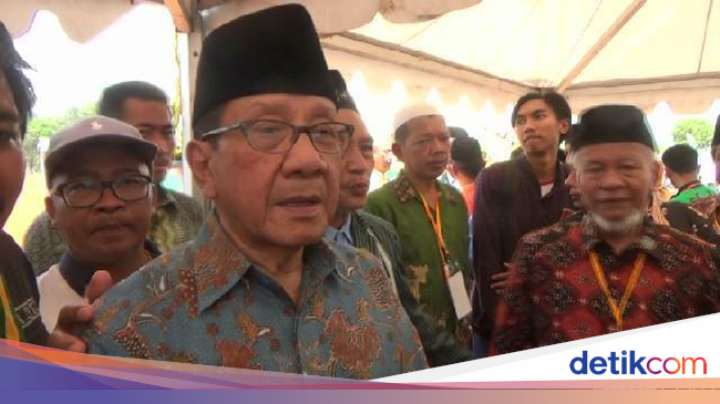 Akbar Tandjung Sedih Bupati Bekasi Diciduk KPK