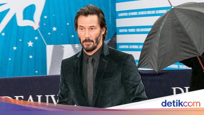 Pesawat Mendarat Darurat, Keanu Reeves Jadi 'Pahlawan'