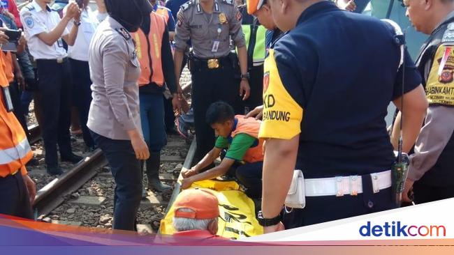 Mobil Terseret Kereta di Bandung, Pengemudi Perempuan Tewas