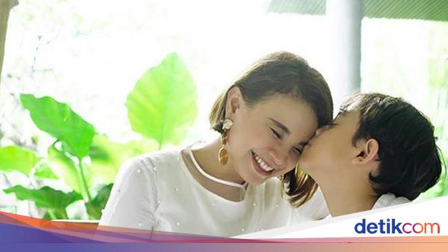 9 Potret Rumah Mewah Rossa Kamar Mandinya Bikin Pangling 9 Potret Rumah Mewah Rossa Kamar Mandinya Bikin Pangling