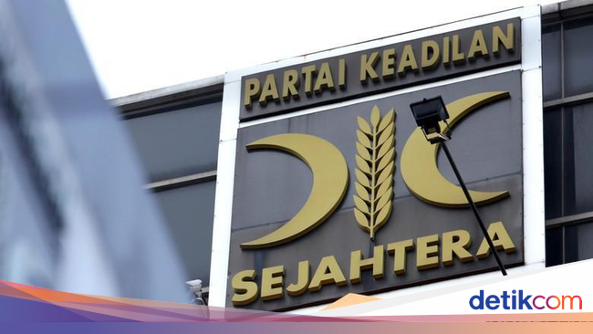 PKS vs Fahri Hamzah Soal Pajak Motor - Detikcom PKS vs Fahri Hamzah Soal Pajak Motor - Detikcom