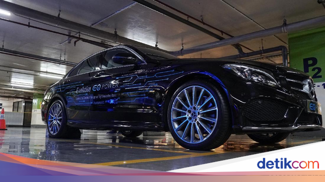 Sekilas Menjajal Sedan Mewah Listrik Mercy di Jalanan Jakarta Sekilas Menjajal Sedan Mewah Listrik Mercy di Jalanan Jakarta