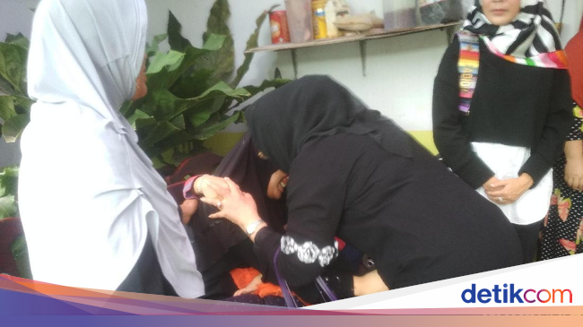 Istri Histeris Lihat George Mustafa Taka Dibawa Ambulance