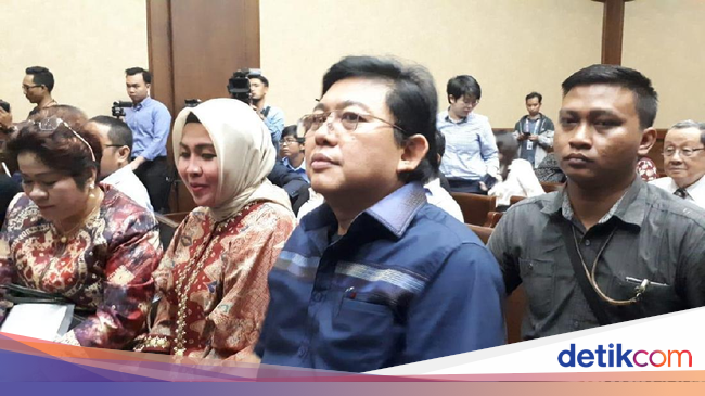 Pengacara Lucas Keberatan Didakwa Bantu Pelarian Eddy Sindoro Pengacara Lucas Keberatan Didakwa Bantu Pelarian Eddy Sindoro