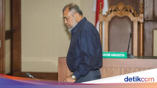 MA Kurangi Hukuman Eks Hakim Konstitusi Patrialis Akbar