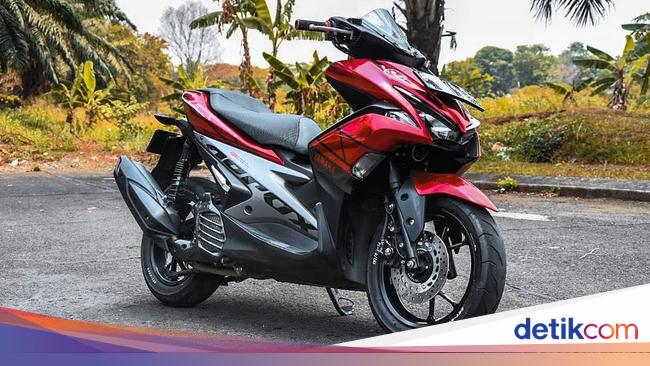 Berapa Biaya Pasang Decal Stiker Di Motor