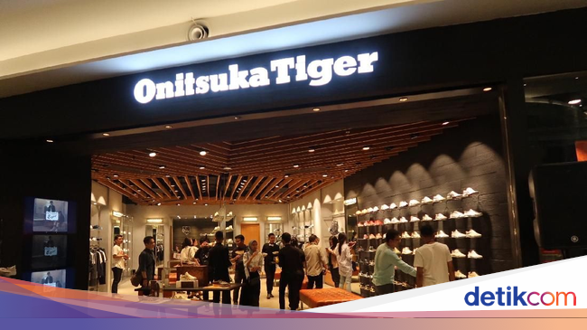 Brand Sepatu Onitsuka Tiger Buka Toko Terbesar di Surabaya