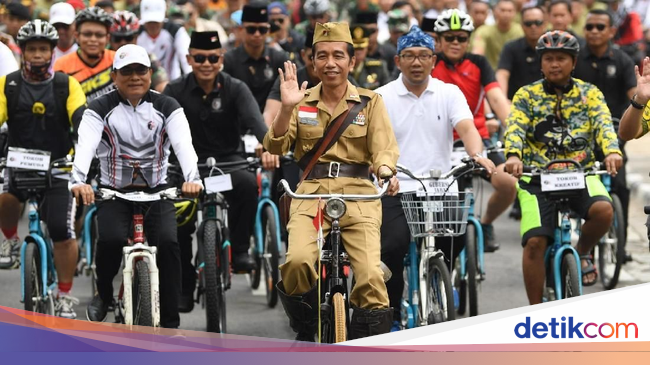 Alasan Jokowi Bergaya ala Bung Tomo Semangat Perjuangan Alasan Jokowi Bergaya ala Bung Tomo Semangat Perjuangan