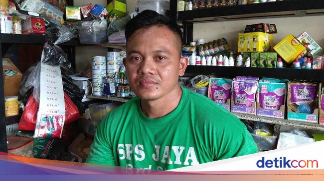 Jualan Pakan Burung Pria Ini Raup Rp 5 Juta Sehari