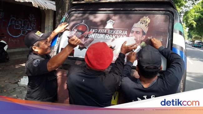 PDIP: Poster 'Raja Jokowi' Jurus Baru Black Campaign