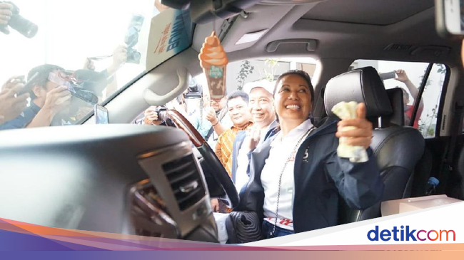Pagi ini Rini Jajal Tol Trans Jawa Bareng Direksi BUMN Pagi ini Rini Jajal Tol Trans Jawa Bareng Direksi BUMN
