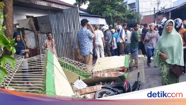  Pagar  Tembok  SD di Pekanbaru Roboh  2 Orang Tewas