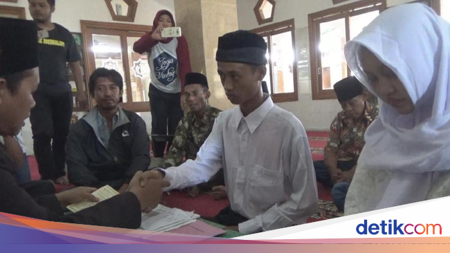 Dua Sejoli Pembuang Bayi di Jombang Menikah di Kantor Polisi Dua Sejoli Pembuang Bayi di Jombang Menikah di Kantor Polisi