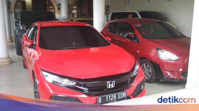 Deretan Mobil Komedian Sule di Rumah Barunya