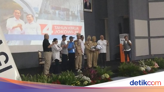 Bikin Kuis di Diklat STPI, Menhub Bagi 5 Ponsel dan 10 Helm