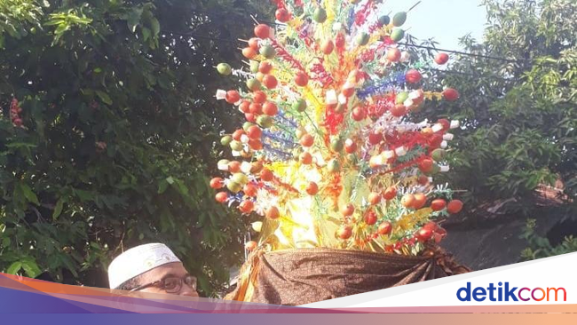 1.200 Telur Warna-warni Diarak di Karimunjawa Peringati  1.200 Telur Warna-warni Diarak di Karimunjawa Peringati