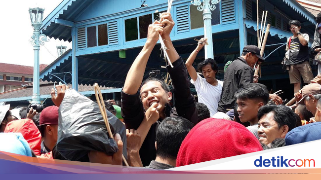 Lantunan Doa Belum Usai, Gunungan Grebeg Maulid di Solo 