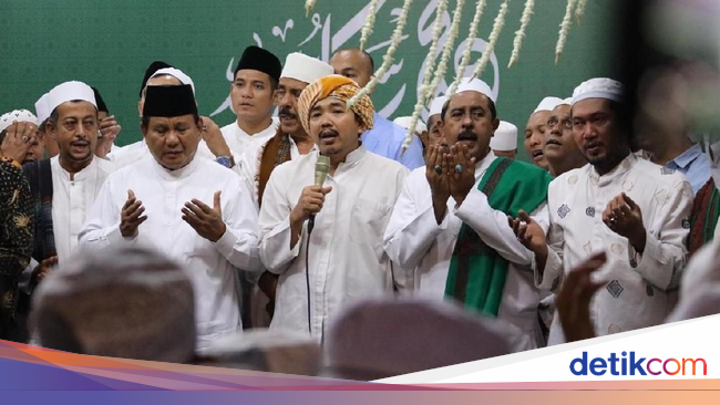 Prabowo Hadiri Peringatan Maulid Nabi di Ponpes Wali Songo 