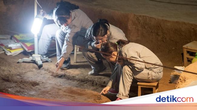 Un archéologue terrifié par l’ancienne tombe de l’empereur chinois Une collégienne saute à La Mecque