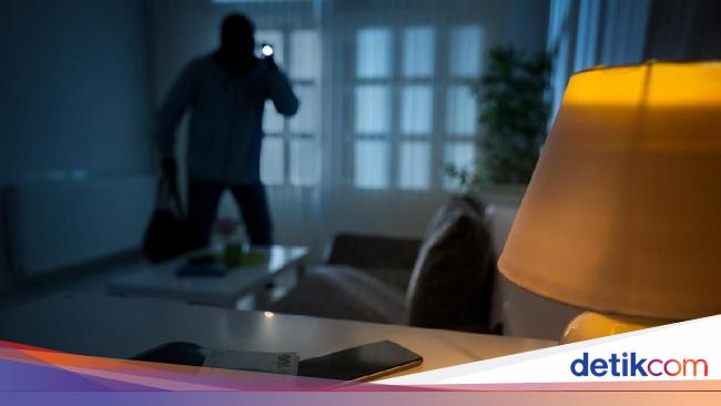 抢劫Depok强奸Depok出售受害者的手机,许多钱 抢劫Depok强奸Depok出售受害者的手机,许多钱