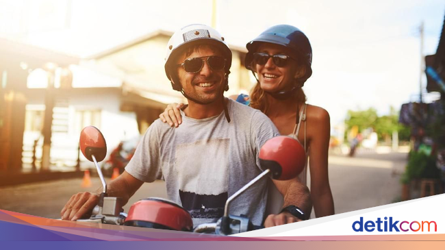 Naik Motor Ninja Boncengan Romantis - Nusagates