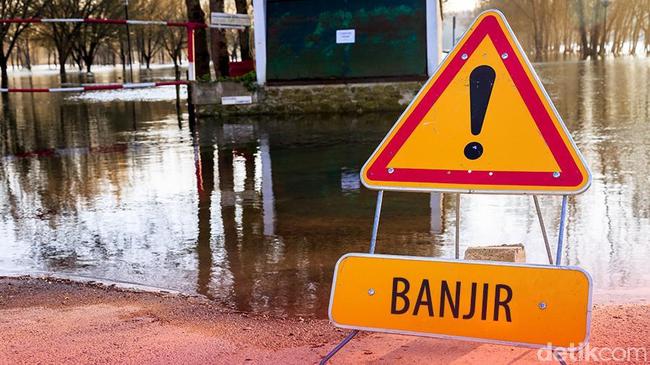 Ada Genangan 20 Cm di Jl Kemang Raya Sore Ini, Lalin Tersendat