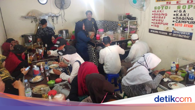 Lapar Usai Aksi, Peserta Reuni 212 Serbu Warteg