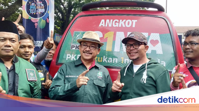 Acungkan Satu Jari, Hanif Dhakiri Luncurkan Angkot Cinta 