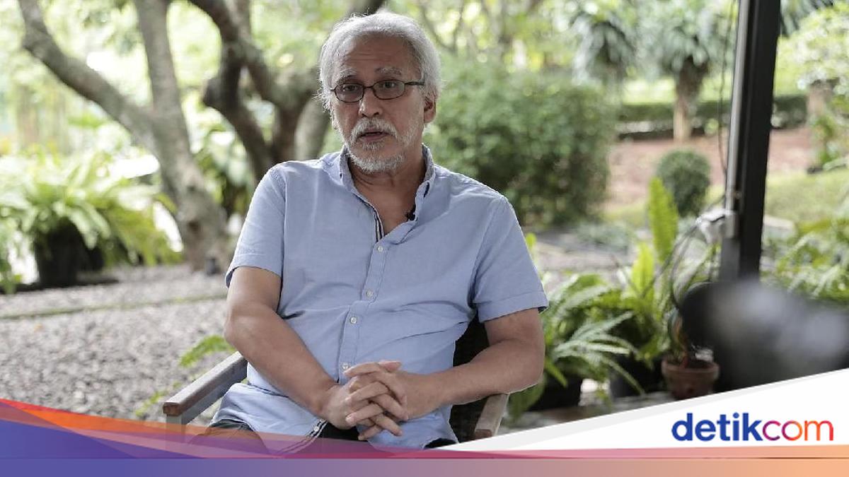 10 Lagu Iwan Fals yang Tak Lekang oleh Waktu