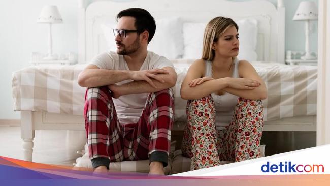 Wife declines invitation for husband’s first night, the facts behind are shocking