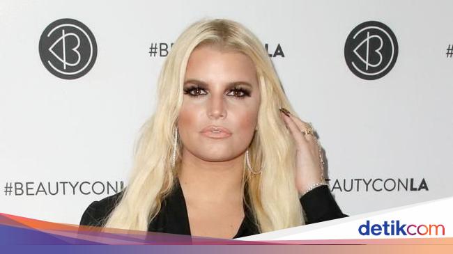 Rahasia Jessica Simpson untuk Suara Emas: Minum Sperma Ular!