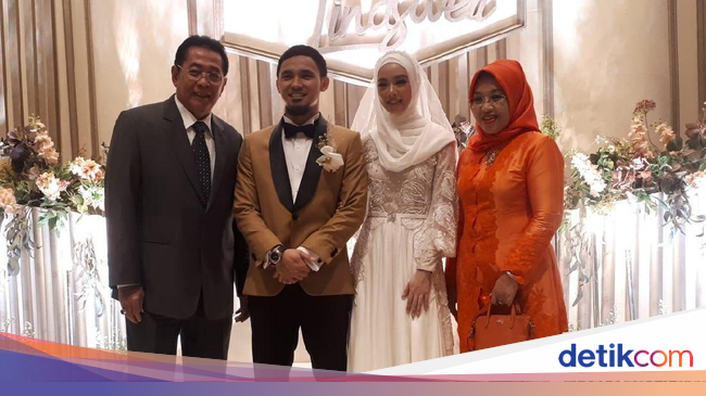 Pasangan Wushu Lindswell dan Hulaefi Naik Pelaminan Pasangan Wushu Lindswell dan Hulaefi Naik Pelaminan