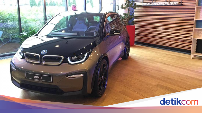 Deretan Mobil Listrik Warna warni di COP24 Deretan Mobil Listrik Warna warni di COP24