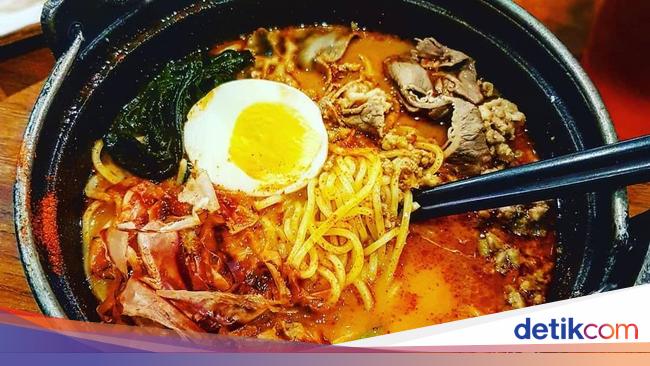 Get Sluurp Makan Malam Semangkuk Ramen Pedas Dengan Topping Ayam For Android Free Wallpaper Sluurp Makan Malam Semangkuk Ramen Pedas Dengan Topping Ayam Desktop Wallpaper