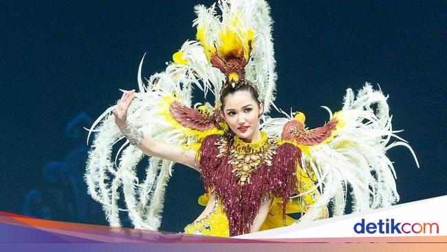  Foto  Aksi Puteri Indonesia Pakai Kostum Cendrawasih di  