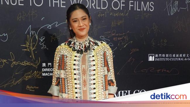 Ramai 'Lulusan UI' Belagu soal Gaji, Dian Sastro Kesal Banget