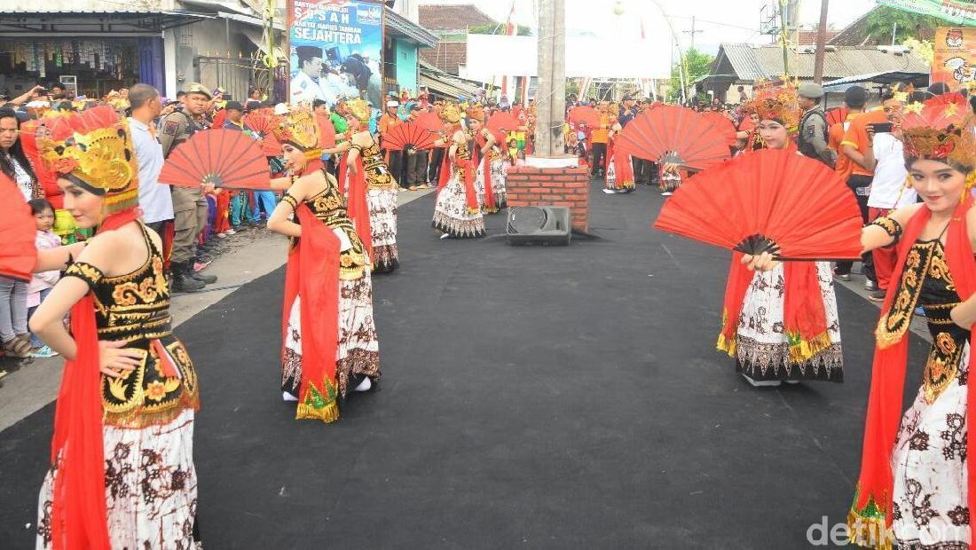 Peringati Hari Jadi, Warga Banyuwangi Ikut Napak Tilas Puputan Bayu