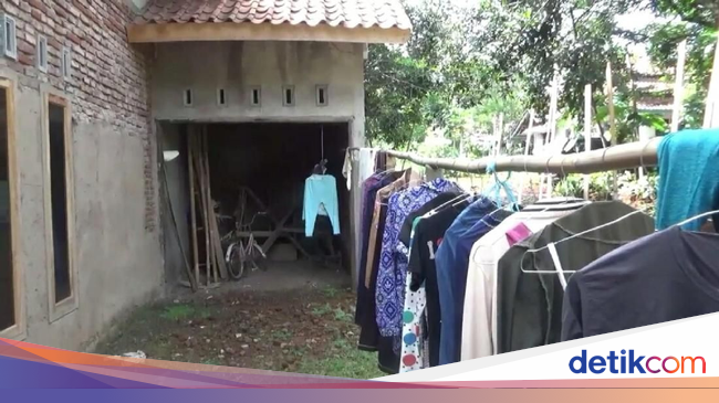 Garasi Rumah Ojol Dedi yang Bukan untuk MINI Cooper Rp 12.000