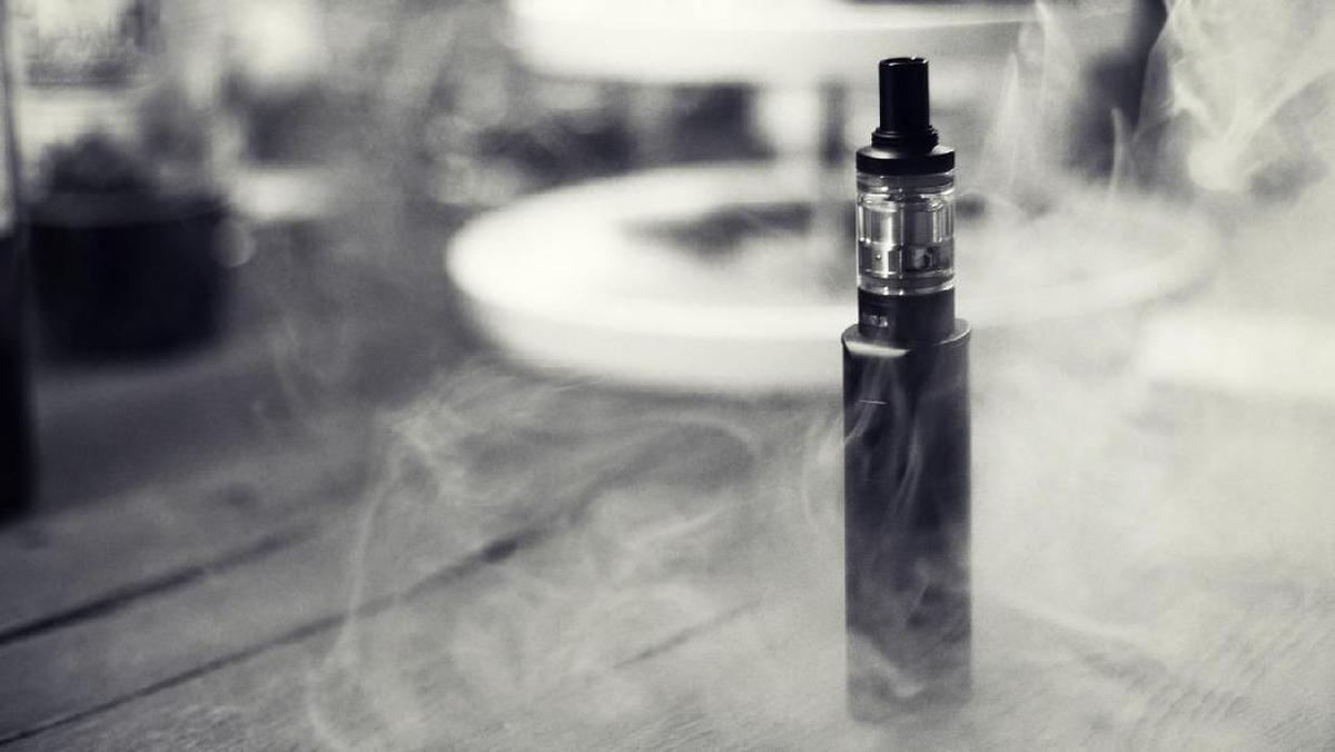 Vape Meledak di Mulut Pria, Gigi Hancur dan Rahang Berlubang