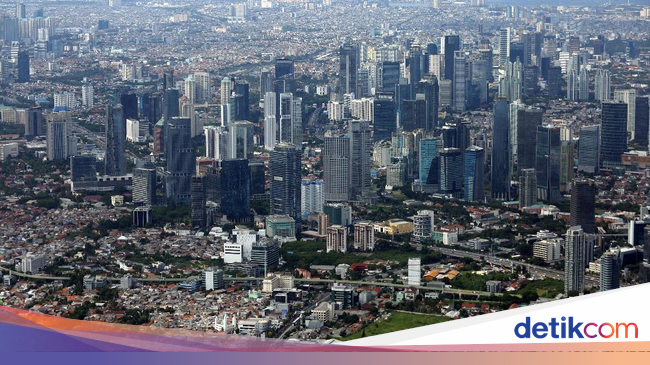 Menikmati Keindahan Kota Jakarta dari Udara 