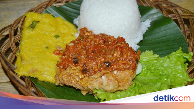 Nona Judes  Tersambar Sambal Gledek Plus Fried Chicken Ala 