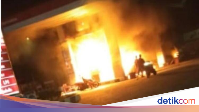 SPBU di Kediri Terbakar Hanguskan Motor dan Mobil - detikNews