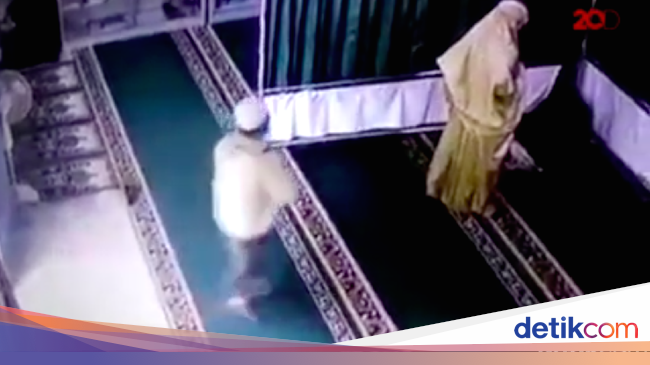 Polri Buat Tim Gabungan Buru Pemukul Perempuan sedang Salat di Masjid - detikNews