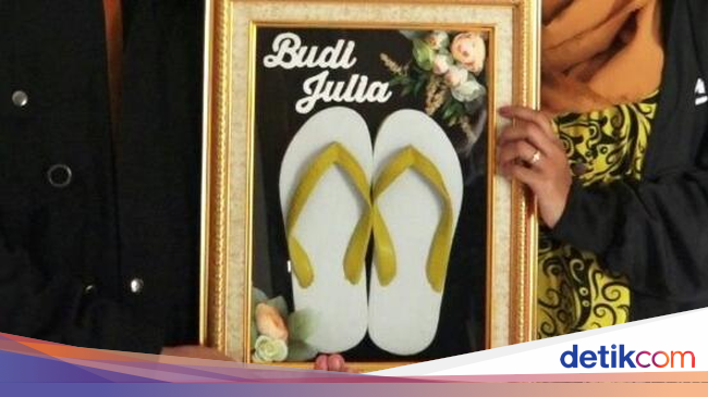Saat Sandal  Jepit Jadi Mahar Pernikahan di Kebumen 